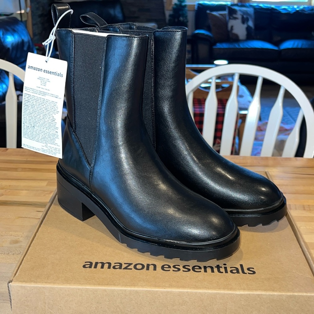 Amazon Essentials Women's Chunky Sole Chelsea Boot